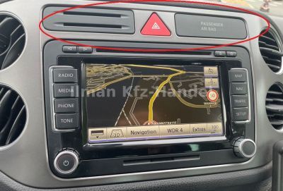 Tiguan/Golf Plus modellek háromszög alakú vészjelző gombbal