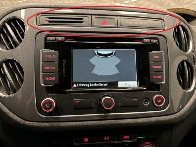 Tiguan/Golf Plus modellek téglalap alakú vészhelyzeti gombbal