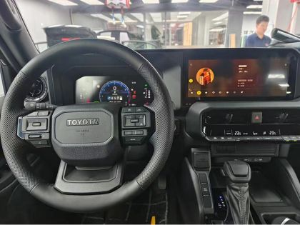 Toyota LC250 navigáció, 12,3 hüvelykes, 8 GB RAM, 128 GB tárhely