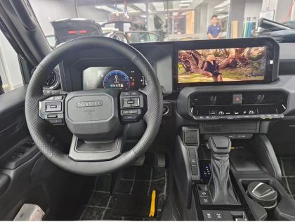 Toyota LC250 navigáció, 12,3 hüvelykes, 8 GB RAM, 128 GB tárhely