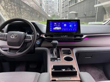 Toyota Sienna 2020-24 navigáció, 12,3 hüvelykes kijelző, bluetooth, 4 GB RAM, 64 GB tárhely