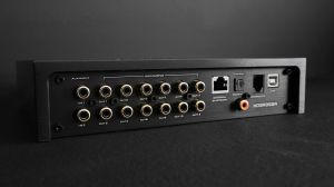 Nakamichi NDSR350A DSP erősítő, 12 erősített csatorna, 4 ohm, 4 x 25 W + 4 x 40 W + 2 x 80 / 1 x 160 W RMS